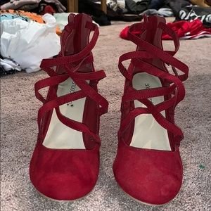 Red Shoe-dazzle Closed toed strappy heels
